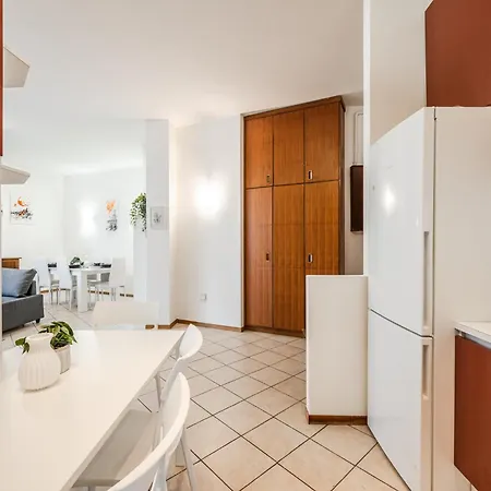 Apartment Ab - Via Cervellati 3 *