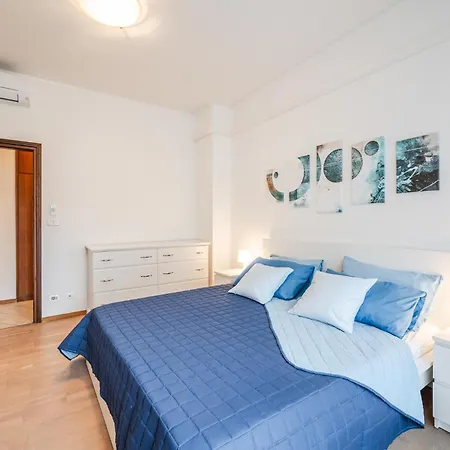 Apartment Ab - Via Cervellati 3 *